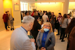 05. Pan Wit Chamera i dr Małgorzata Bogaj oraz studenci WPP - hall główny Centrum Edukacji Atystycznej UJK - przed konferencją.