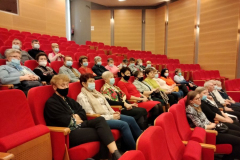 0002. Seniorzy z gminy Oksa i Łopuszno na wykładzie otwartym realizowanym przez Uniwersytet Seniorów UJK