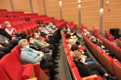0003. Seniorzy na wykładzie otwartym realizowanym przez Uniwersytet Seniorów UJK Aula CEART WPP