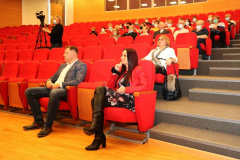 1011. Kierownik Gminnego Ośrodka Pomocy Społecznej w Łopusznie mgr Mariusz Łuszczyński, dr Renata Miszczuk, prof. Anna Wileczek, uczestnicy wykładu-Uniwersytet Otwarty UJK
