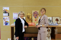 7.	Dyrektor Instytutu dr hab. Paulina Forma, prof. UJK i dr Anna Winiarczyk