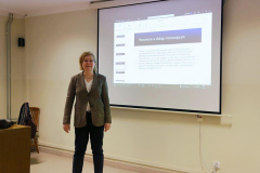 22.	dr Marta Wilk prezentuje wykład pt. Elementy dialogu motywującego w metodycznym działaniu pracowników socjalnych