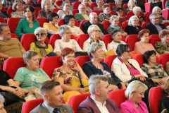 203 – uczestnicy koncertu - seniorzy z uniwersytetów trzeciego wieku i klubów seniora z woj. świętokrzyskiego
