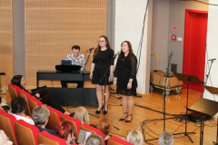 218 – Sylwia Bartkiewicz, Agata Paździerska - studentki  Katedry Muzyki UJK, mgr Piotr Sitkowski - fortepian