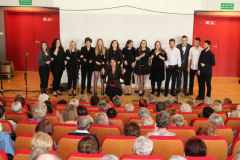 224 – prof. Ewa Robak  i studenci  Katedry Muzyki