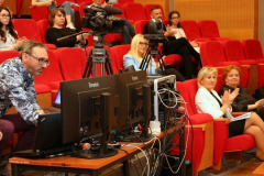2. Obsługujący technicznie konferencję mgr Krzysztof Kupczewski, dyrektor Instytutu Pedagogiki prof. Paulina Forma, zastępca dyrektora prof. Ilona Żeber-Dzikowsk, prodziekan dr Beata Bugajska-Jaszczołt