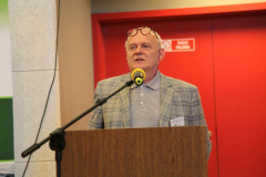 14. swój wykład prezentuje Kierownik Katedry Psychologii. Na zdjęciu za mównicą stoi dr hab. Krzysztof Gąsior, prof. UJK.