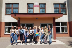 1. Studenci II roku PPW (grupa 2) przed PS nr 40 w Kielcach