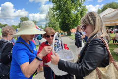 8. mgr Wioletta Praszek wraz z seniorami