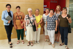 20. Dr M. Krawczyk-Blicharska z seniorami z Klubu Seniora ze Smykowa