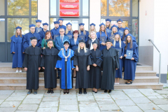 Zdjęcie 9. Pamiątkowe zdjęcie przed budynkiem WPP