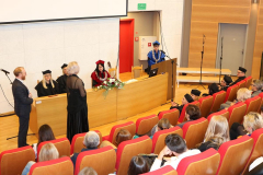Zdjęcie nr 19. Dziekan Wydziału dr hab. prof. UJK Mariola Wojciechowska dziękuję wykonawcom za wspaniały koncert.