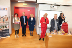 Od lewej: Alina Cieślak (Dyrektor Zespołu Szkół w Rudkach), Piotr Zimoch, Renata Bilska, Małgorzata Łakomiec, Sławomir Sobocki, Izabela Krzak – Borkowska