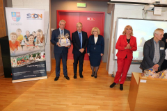 Od lewej: Stanisław Janusiński (Nauczyciel SP nr 13 im. W. Jagiełły w Kielcach), Piotr Zimoch, Renata Bilska, Małgorzata Łakomiec, Sławomir Sobocki, Izabela Krzak – Borkowska