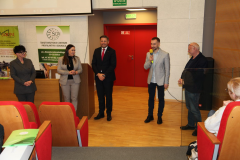 11. – Organizatorzy konferencji. Od lewej Dziekan Wydziału Pedagogiki i Psychologii - dr hab. Mariola Wojciechowska, prof. UJK, Anna Dusza-Ciechanowska, Zastępca Prezydenta Miasta Kielce  - Marcin Chłodnicki, mgr Paweł Pociecha, Kierownik Katedry Psychologii UJK - dr hab. Krzysztof Gąsior, prof. UJK