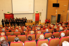 Chór studentów z opiekunem  dr hab. M. Stawiak-Ososińską, prof. UJK