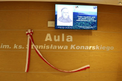 Epigraf na Auli im. ks. Stanisława Konarskiego