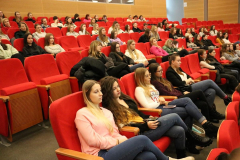 Studenci uczestniczący w prelekcji