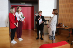 Podziękowania za wykład składają prelegentce studentki III roku - Katarzyna Kuśmierczyk, Julia Olesińska oraz dr Katarzyna Rogozińska
