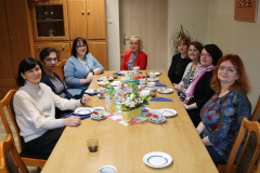 Przerwa na kawę dzięki uprzejmości dyrekcji Instytutu Pedagogiki. Od prawej: dr hab. Ilona Żeber-Dzikowska, prof. UJK, mgr Paula Presman, mgr Jadwiga Grzyb, dr Katarzyna Rogozińska, dr hab. Paulina Forma, prof. UJK, dr Anna Róg, mgr Ewa Misiorowska, dr Małgorzata Kwaśniewska