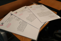 Podziękowania dla prelegentek podpisane przez Panią dziekan Wydziału Pedagogiki i Psychologii dr hab. Mariolę Wojciechowską, prof. UJK
