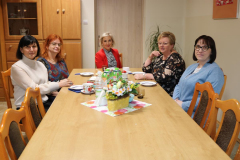 Przerwa na kawę (2). Od prawej: dr Anna Róg, mgr Aleksandra Dymińska, dr hab. Paulina Forma, prof. UJK, dr hab. Ilona Żeber-Dzikowska, prof. UJK, dr Małgorzata Kwaśniewska