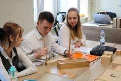 Członkowie SKN „Elementarni” w trakcie zabawy matematycznej