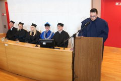 W imieniu absolwentów przemawia Przewodniczący Wydziałowej Rady Samorządu Studenckiego Paweł Kosowski