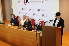 przemówienie Dziekan Wydziału Pedagogiki i Psychologii UJK, dr hab. Marioli Wojciechowskiej, prof. UJK, dr hab. Ewa Bochno, prof. UZ, prof. dr hab. Maria Czerepaniak – Wlaczak, prof. dr hab. Agnieszka Cybal - Michalska