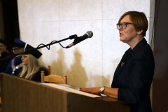 dr hab. Katarzyna Parys, prof. UJK podczas wykładu inauguracyjnego pt. ”Wiedzieć, chcieć, działać – refleksje o twórczości w odsłonach kilku”.
