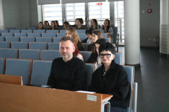 Dr hab. Mariola Wojciechowska, prof. UJK, dr Bartłomiej Kotowski i uczestnicy konferencji