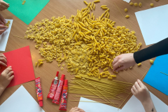 Materiał przygotowany do wykonywania prac plastycznych 