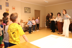 Studentki pedagogiki przedszkolnej i wczesnoszkolnej podczas zajęć z dziećmi z PS 21 w Kielcach 