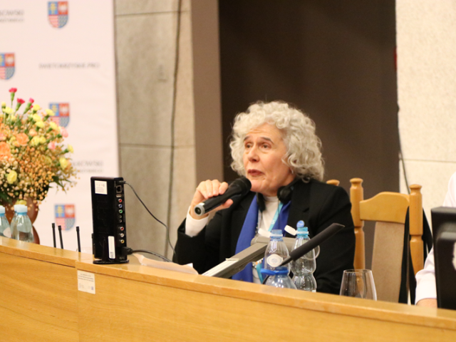 Przemawia przewodnicząca światowego komitetu OMEP prof. Mercedes	Mayol Lassall (University of Buenos Aires, Argentyna)