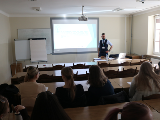 Moderator warsztatu: dr hab. Stefan T. Kwiatkowski, prof. Chat w Warszawie