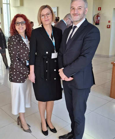 Pierwszy dzień konferencji (dr hab. Agnieszka Szplit, prof. UJK, dr hab. Zuzanna Zbróg, prof. UJK, dr hab. Tomasz Huk, prof. UŚ (śląski wicekurator oświaty).
