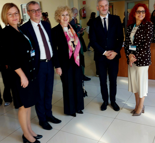 Pierwszy dzień konferencji (dr hab. Zuzanna Zbróg, prof. UJK, dr hab. Sławomir Koziej, prof. UJK (dziekan WPiP), prof. dr hab. Beata Wojciechowska (rektor UJK w Kielcach), dr hab. Tomasz Huk, prof. UŚ (śląski wicekurator oświaty), dr hab. Agnieszka Szplit, prof. UJK).