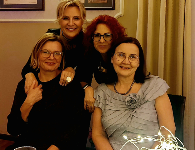 Pierwszy dzień konferencji_uroczysta kolacja (dr hab. Zuzanna Zbróg, prof. UJK, dr Anna Winiarczyk, dr hab. Agnieszka Szplit, prof. UJK, dr Aldona Kopik).