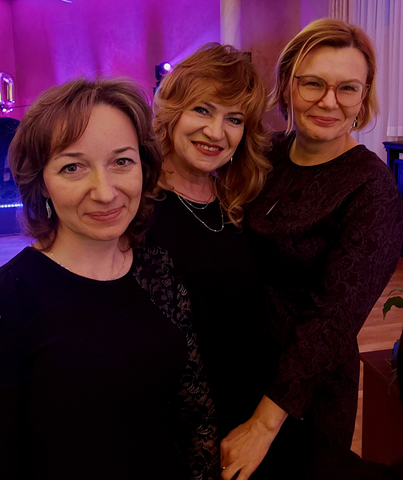 Pierwszy dzień konferencji_uroczysta kolacja (dr Zofia Okraj, prof. dr hab. Jolanta Szempruch, dr hab. Zuzanna Zbróg, prof. UJK).