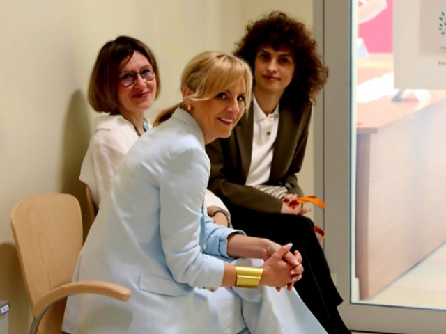 Drugi dzień konferencji_pomiędzy obradami czas na dyskusję... (dr Anna Winiarczyk, mgr Lidia Bąk, mgr Justyna Lis).