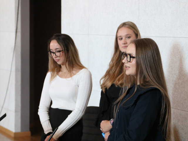 Zarząd „SKN Elementarni” od lewej Aleksandra Niziołek, Paulina Woźniak, Anna Lizis 