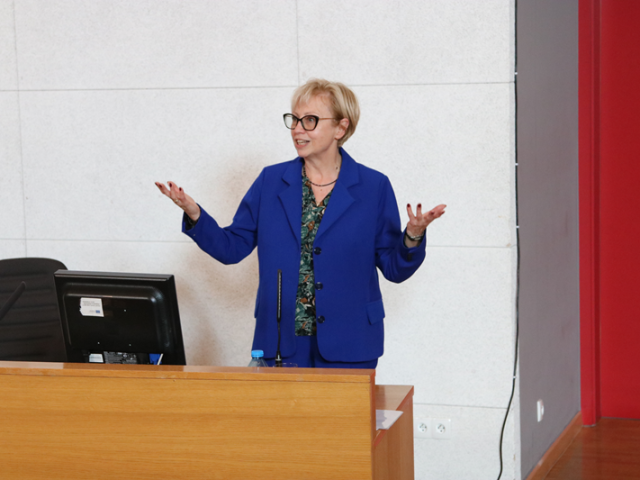 przemawia dr. hab Beata Bednarczuk prof. UMCS.