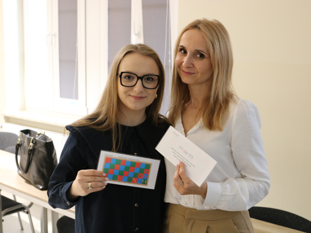 od lewej przewodnicząca SKN Elementarni Anna Lizis oraz dr Paulina Tamborska