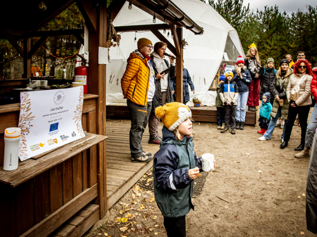 Organizatorzy oraz uczestnicy projektu „Nauka idzie w Las”