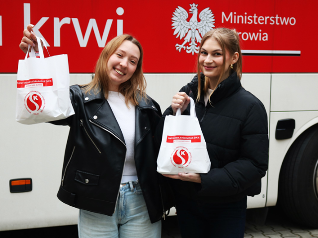 Studentki po akcji oddana krwi