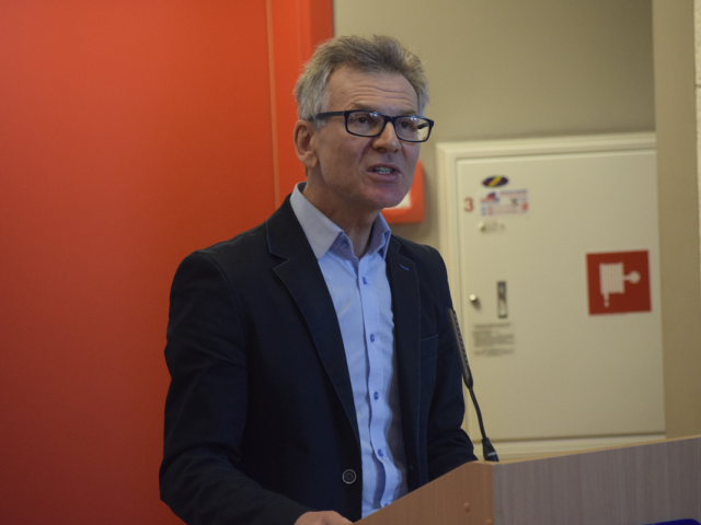 2512-F006-_DSC0114_1200x801