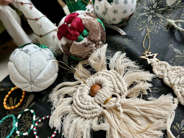 rękodzieło przygotowane przez członkinie SKN „Elementarni”