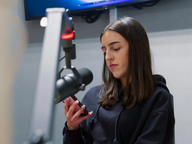 3-członkini SKN „Elementarni”- Zuzanna Zarzycka- źródło: Radio Fraszka UJK 