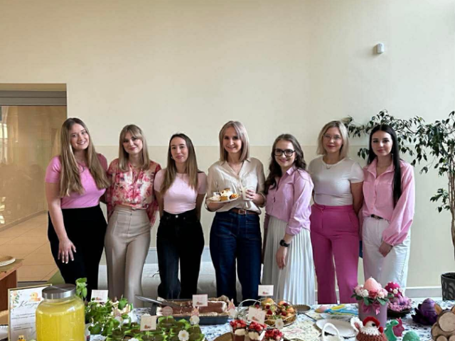 1-członkienie SKN „Elementarni” wraz z Opiekunką Naukową dr Pauliną Tamborską