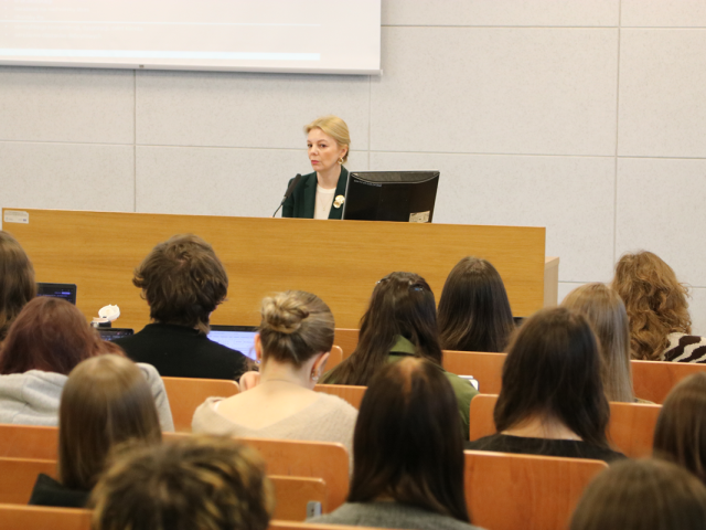 2604-F010-IMG_7677_1200x800